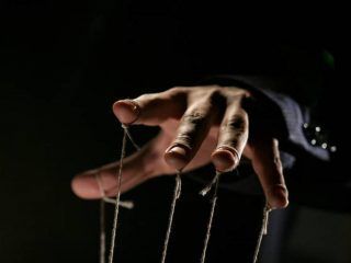 Cómo nos controlan desde el poder