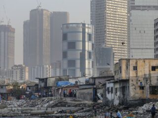 La India, una superpotencia con 300 millones de pobres